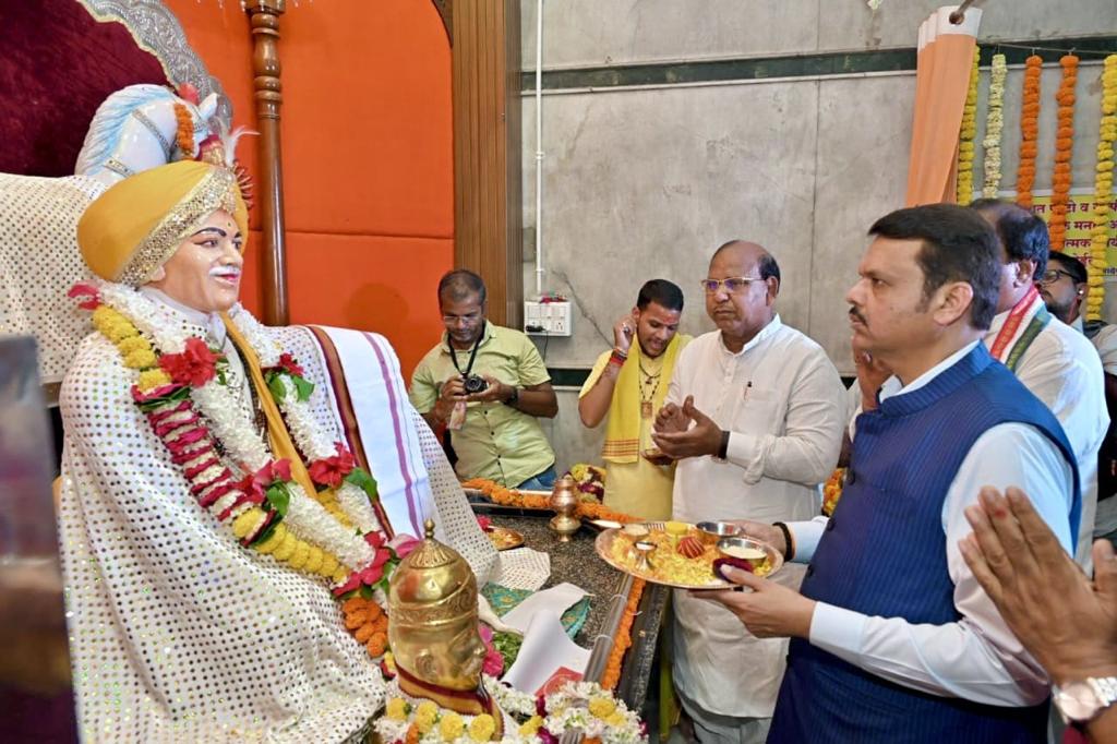 मा.श्री. देवेंद्रजी फडणवीस
महाराष्ट्राचे उपमुख्यमंत्री यांची दिनांक 02.10.2023 रोजी श्री. संत भोजाजी महाराज देवस्थान आजनसरा येथे भेट