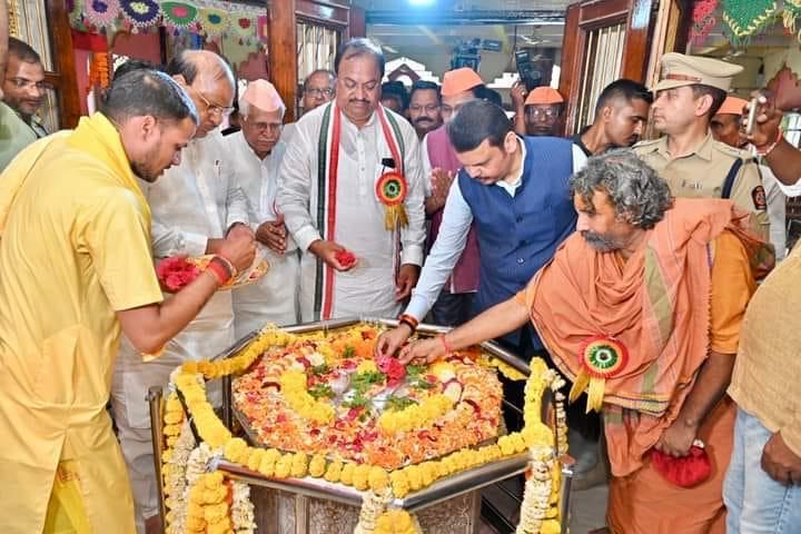 मा.श्री. देवेंद्रजी फडणवीस
महाराष्ट्राचे उपमुख्यमंत्री यांची दिनांक 02.10.2023 रोजी श्री. संत भोजाजी महाराज देवस्थान आजनसरा येथे भेट