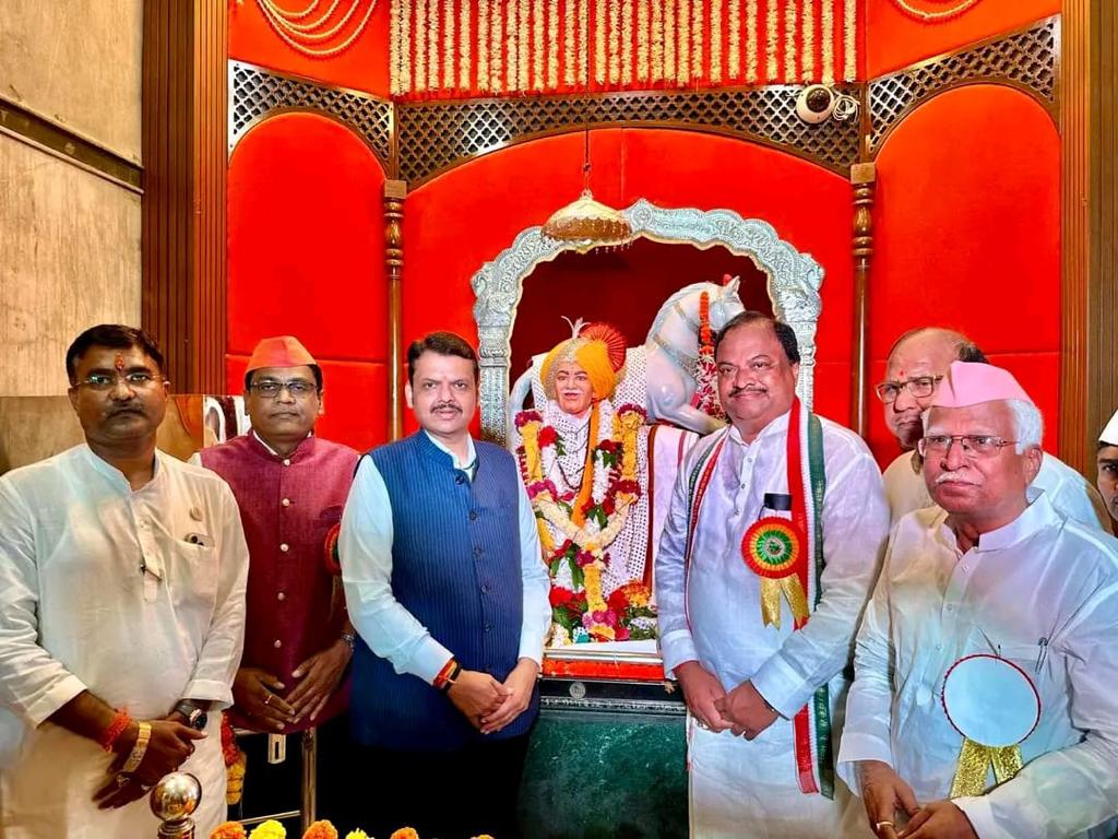 मा.श्री. देवेंद्रजी फडणवीस
महाराष्ट्राचे उपमुख्यमंत्री यांची दिनांक 02.10.2023 रोजी श्री. संत भोजाजी महाराज देवस्थान आजनसरा येथे भेट