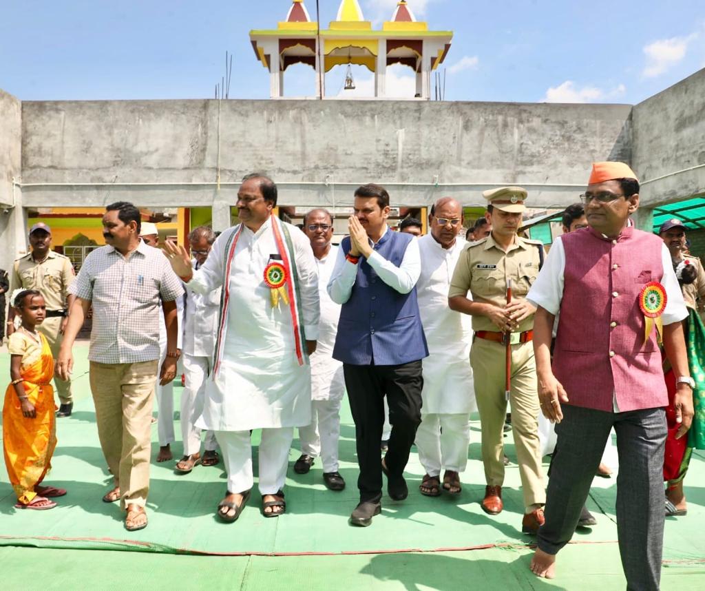 मा.श्री. देवेंद्रजी फडणवीस
महाराष्ट्राचे उपमुख्यमंत्री यांची दिनांक 02.10.2023 रोजी श्री. संत भोजाजी महाराज देवस्थान आजनसरा येथे भेट